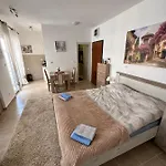 Saly 70 Studio